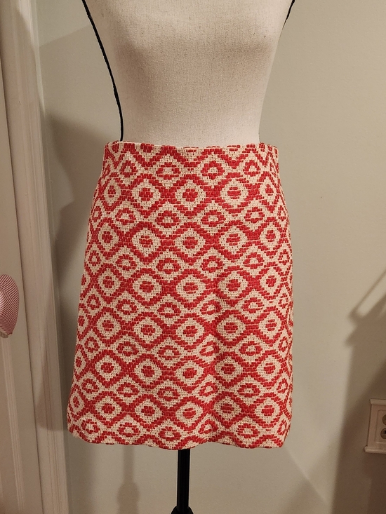 LOFT Dresses & Skirts - LOFT Red and Cream Geometric Knit Mini Skirt